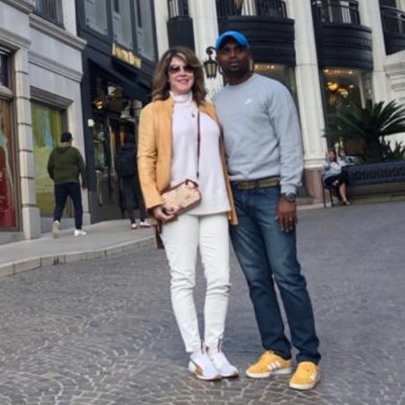 Fine Leather Jacket in Pristine Condition - Picture 8 of 8